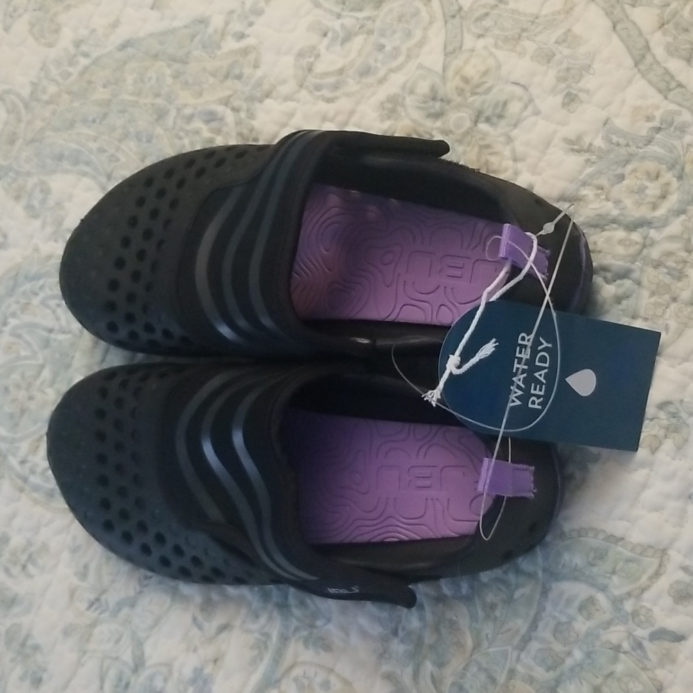 NWT JBU water shoes